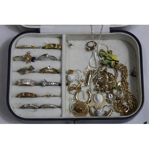 525 - QUANTITY OF COSTUME JEWELLERY IN ARTIST BOX AND DRESS SET ETC