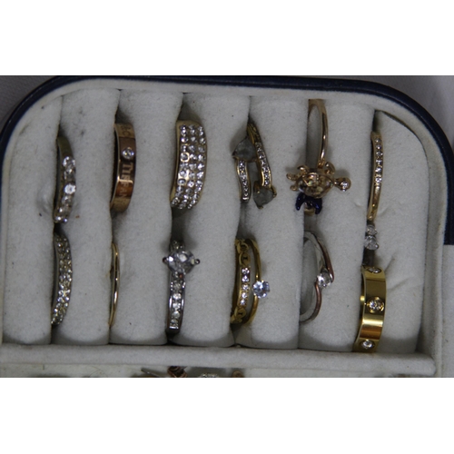 525 - QUANTITY OF COSTUME JEWELLERY IN ARTIST BOX AND DRESS SET ETC