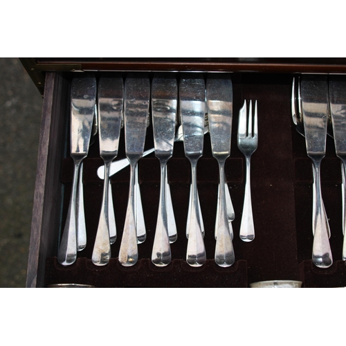 2 - VINTAGE CUTLERY CABINET AND CONTENTS REAL QUALITY
52 x 35 x 108CM