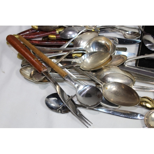 510 - QUANTITY OF CASED AND LOOSE CUTLERY