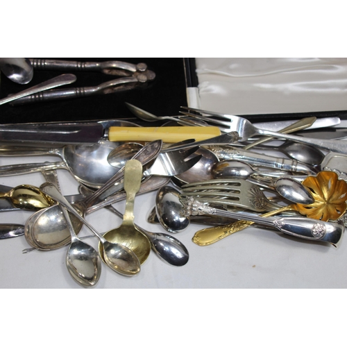 510 - QUANTITY OF CASED AND LOOSE CUTLERY