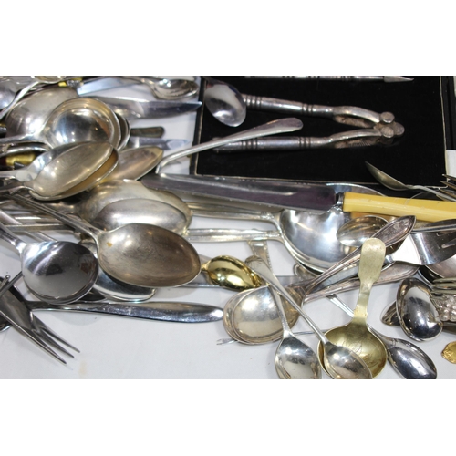 510 - QUANTITY OF CASED AND LOOSE CUTLERY