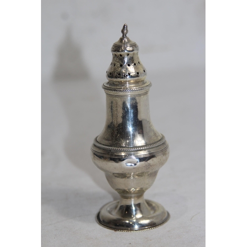 1149 - LARGE GEORGE III SILVER PEPPERETTE BY JAMES WATERS - LONDON 1785 - 82G