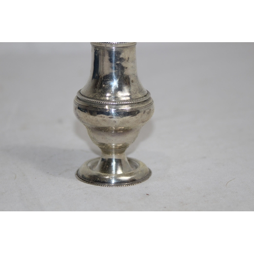 1149 - LARGE GEORGE III SILVER PEPPERETTE BY JAMES WATERS - LONDON 1785 - 82G