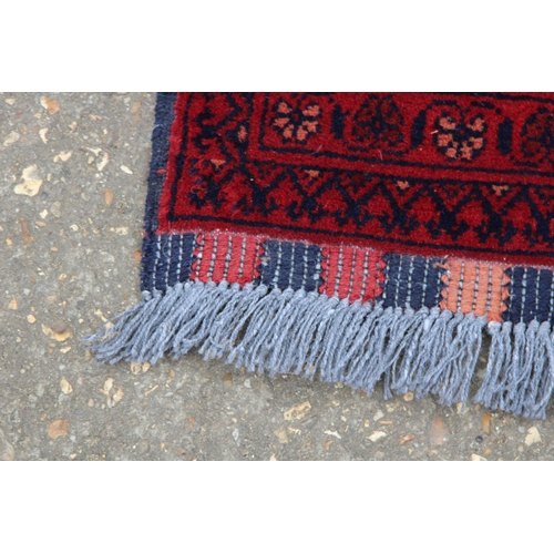 271 - VINTAGE MIDDLE EASTERN RUG
158 X 100CM