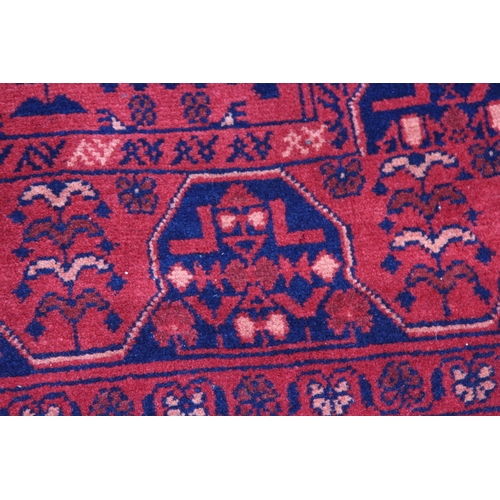 271 - VINTAGE MIDDLE EASTERN RUG
158 X 100CM