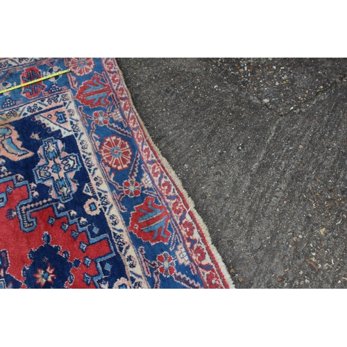 277 - LARGE WOOL RUG
305 X 105CM