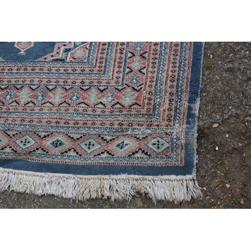 279 - LARGE HAND KNOTTED WOOL RUG
274 X 187CM