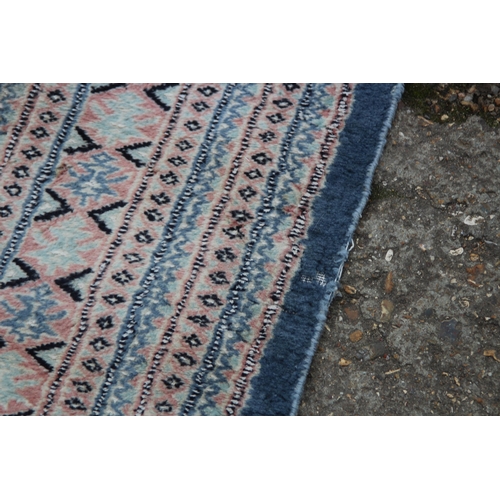 279 - LARGE HAND KNOTTED WOOL RUG
274 X 187CM