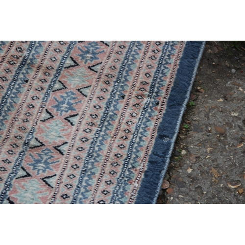 279 - LARGE HAND KNOTTED WOOL RUG
274 X 187CM