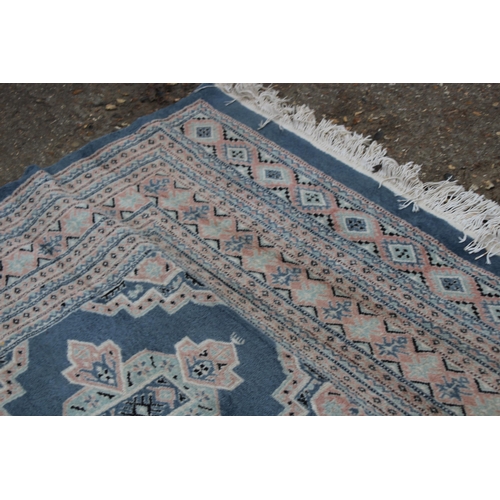 279 - LARGE HAND KNOTTED WOOL RUG
274 X 187CM