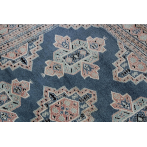 279 - LARGE HAND KNOTTED WOOL RUG
274 X 187CM