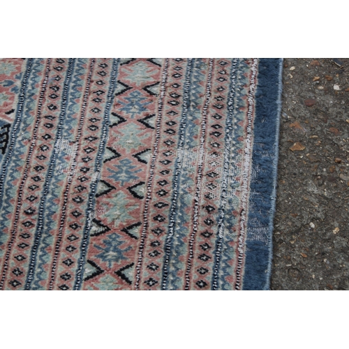 279 - LARGE HAND KNOTTED WOOL RUG
274 X 187CM