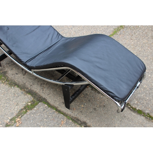 47 - RETRO LOUNGER CHAIR 
173 X 50 X 74CM