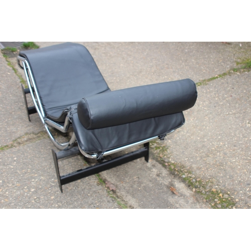 47 - RETRO LOUNGER CHAIR 
173 X 50 X 74CM