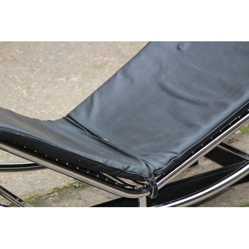 47 - RETRO LOUNGER CHAIR 
173 X 50 X 74CM