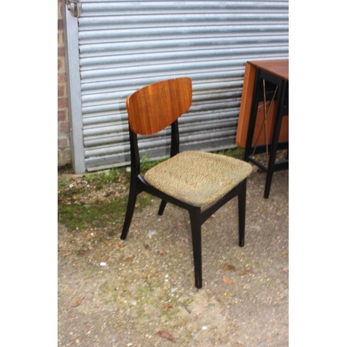 55 - G PLAN DROP LEAF TABLE AND 3 CHAIRS 
151 X 90 X 77CM