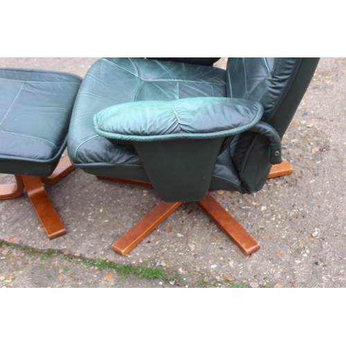 81 - LEATHER ARMCHAIR AND STOOL
60 X 80 X 96CM