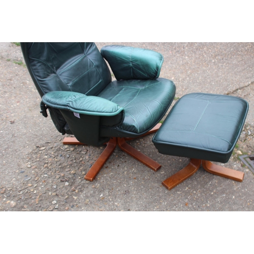 81 - LEATHER ARMCHAIR AND STOOL
60 X 80 X 96CM