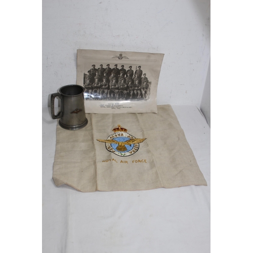 907 - RAF CAMEO PEWTER PINT TANKARD AND EMBROIDERED COVER - GEORGE VI 1940'S AND RAF PHOTO FROM 1952