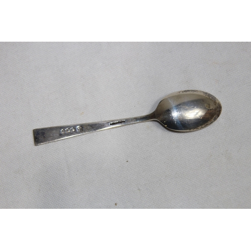 1135 - CASED SET OF HALLMARKED SILVER TEASPOONS - 65G