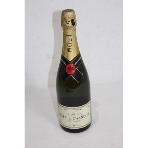 793 - BOTTLE OF MOET AND CHANDON CHAMPAGNE