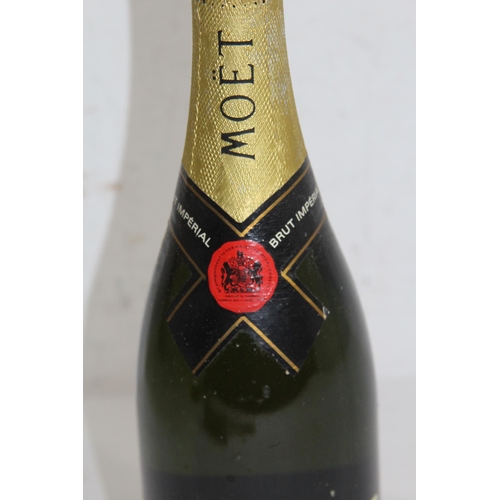 793 - BOTTLE OF MOET AND CHANDON CHAMPAGNE