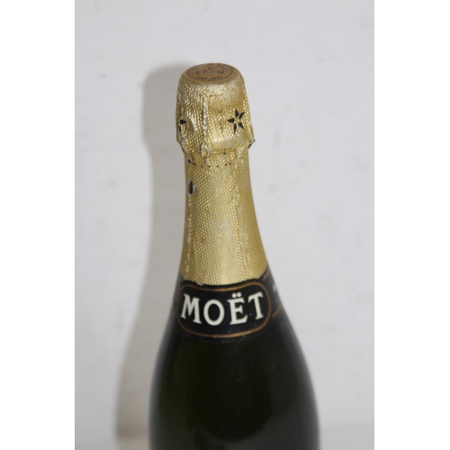 793 - BOTTLE OF MOET AND CHANDON CHAMPAGNE