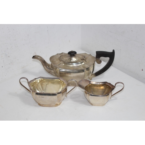 1157 - THREE PIECE SILVER TEASET - 1250G - SHEFFIELD 1939 - EMILE VINER