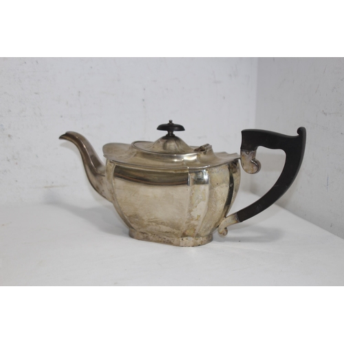 1157 - THREE PIECE SILVER TEASET - 1250G - SHEFFIELD 1939 - EMILE VINER