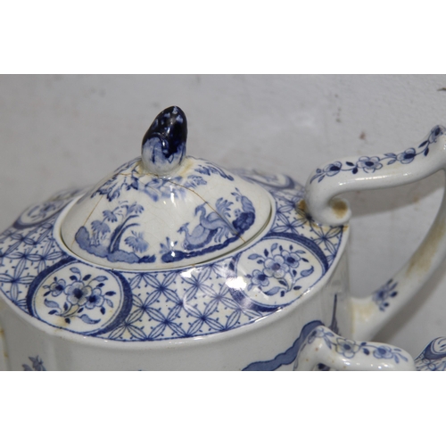 367 - QUANTITY OF VINTAGE BLUE AND WHITE CHINA INCLUDING OLD CHELSEA AND BOOTHS