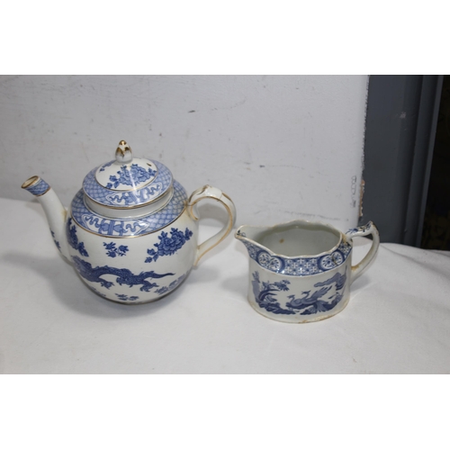 367 - QUANTITY OF VINTAGE BLUE AND WHITE CHINA INCLUDING OLD CHELSEA AND BOOTHS