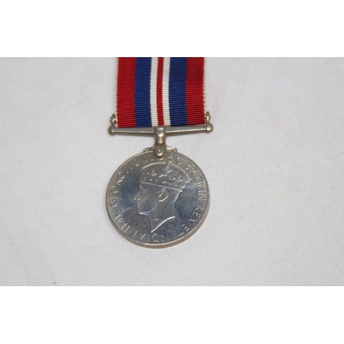 912 - WWII MEDAL UNSIGNED IN BOX NAMED CORT