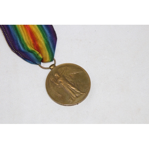 916 - 3 X WWI MEDALS 19337 PTE O.J  PIKE WILTS REG