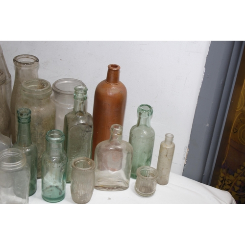 363 - QUANTITY OF ANTIQUE AND VINTAGE BOTTLES ETC
36CM