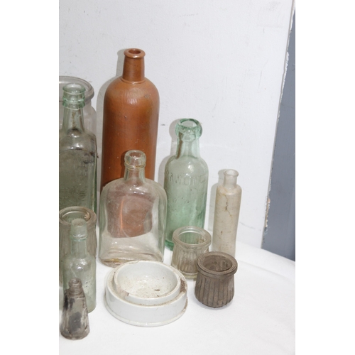 363 - QUANTITY OF ANTIQUE AND VINTAGE BOTTLES ETC
36CM