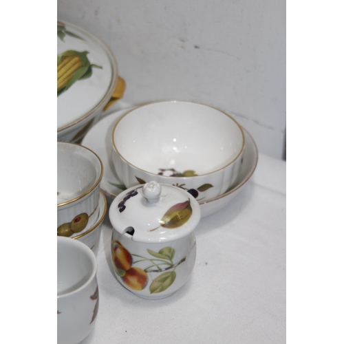 364 - LARGE QUANTITY OF ROYAL WORCESTER EVESHAM CHINA