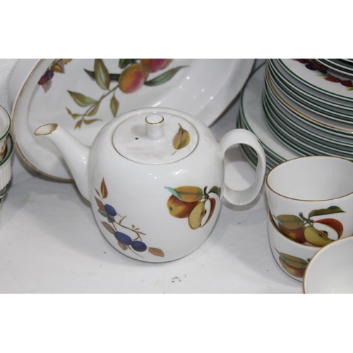 364 - LARGE QUANTITY OF ROYAL WORCESTER EVESHAM CHINA