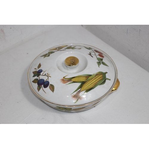 364 - LARGE QUANTITY OF ROYAL WORCESTER EVESHAM CHINA