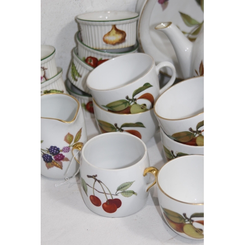 364 - LARGE QUANTITY OF ROYAL WORCESTER EVESHAM CHINA