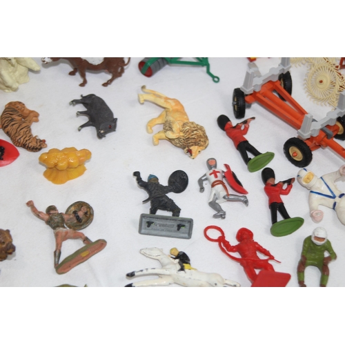 782 - QUANTITY OF FIGURES INCLUDING BRITAINS FARM AND ZOO