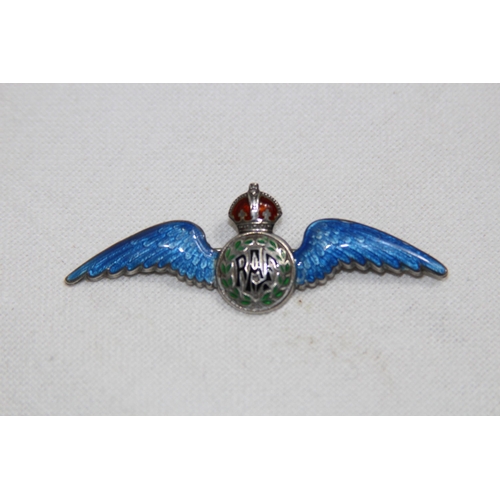 919 - SILVER SWEETHEART RAF BADGE