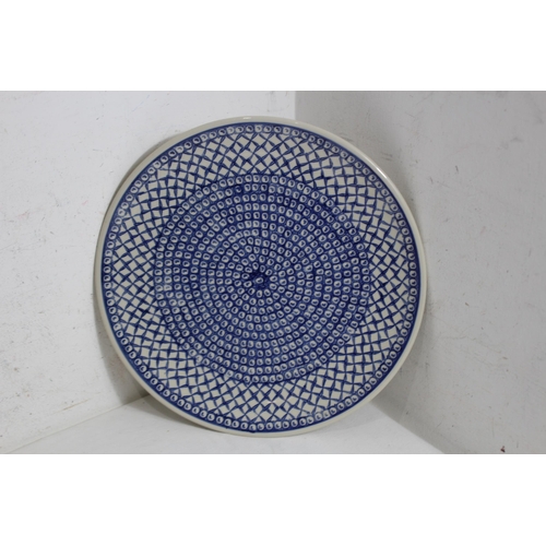 372 - QUANTITY OF BLUE AND WHITE CHINA x7
37CM