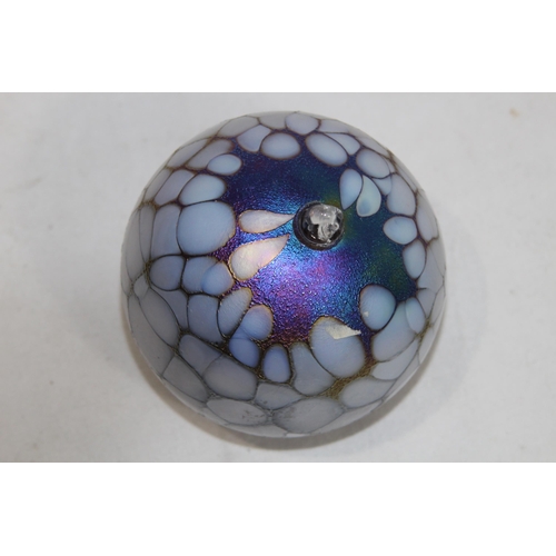 373 - QUANTITY OF GLASS BALLS AND ART GLASS
13 X 15CM