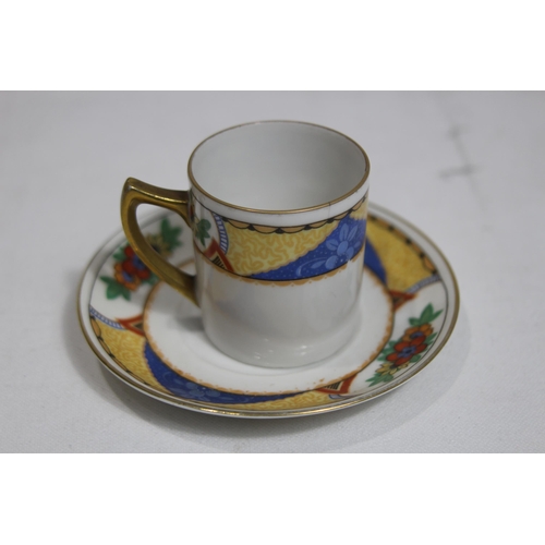 374 - QUANTITY OF MINIATURE CHINA AND OTHER ITEMS
33CM