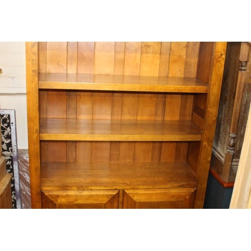 101 - HARDWOOD BOOKCASE
110 X 37 X 190CM