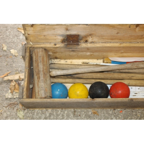 783 - VINTAGE CROQUET SET