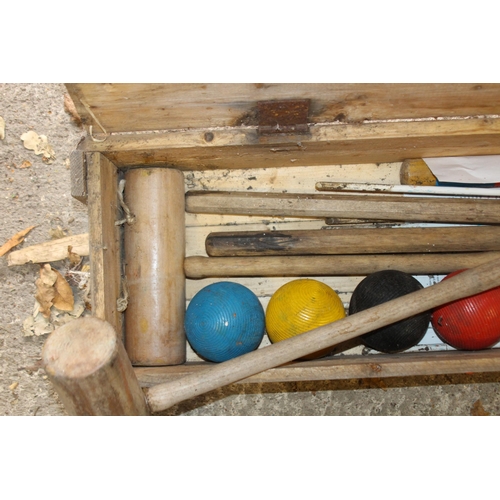 783 - VINTAGE CROQUET SET