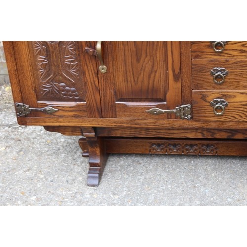 95 - VINTAGE DRESSER
186 X 43 X 161CM