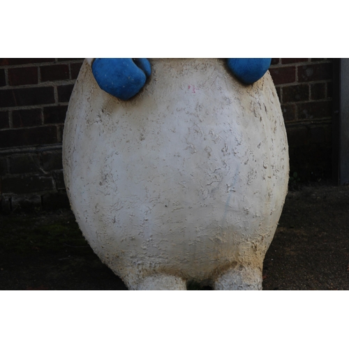 135 - SNOWMAN LIFESIZE FIGURE 
168 X 65CM